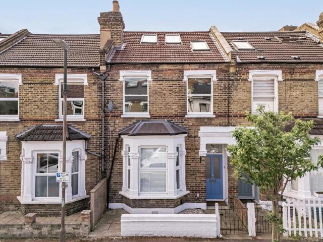 Flat for sale in London Borough of Merton, Merton Park