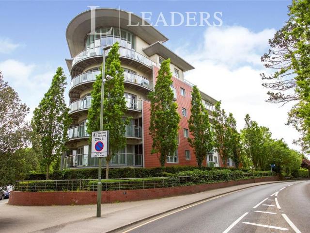 Flat for sale in Horsell, Woking