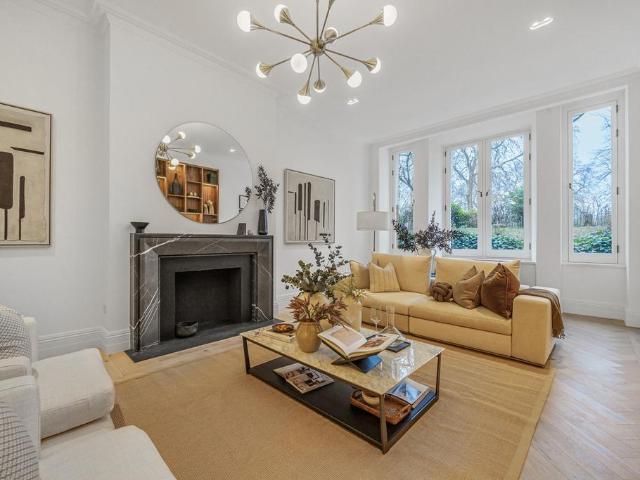 Flat for sale in Knightsbridge, Greater London