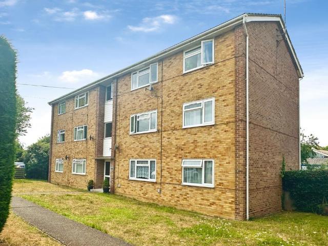 Flat for sale in Repton Manor, Bridgefield