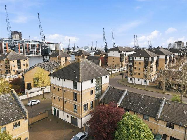 Flat for sale in Silvertown, Greater London