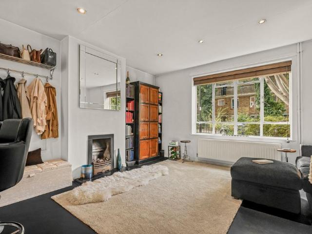 Flat for sale in Highbury, Greater London