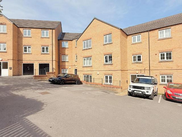 Flat for sale in Pudsey, West Yorkshire