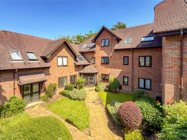 Flat for sale in St Albans, Five Acres