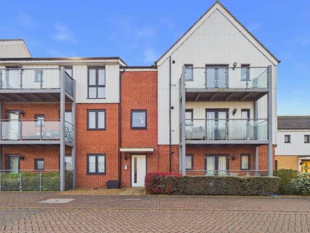 Flat for sale in South Ockendon, Essex