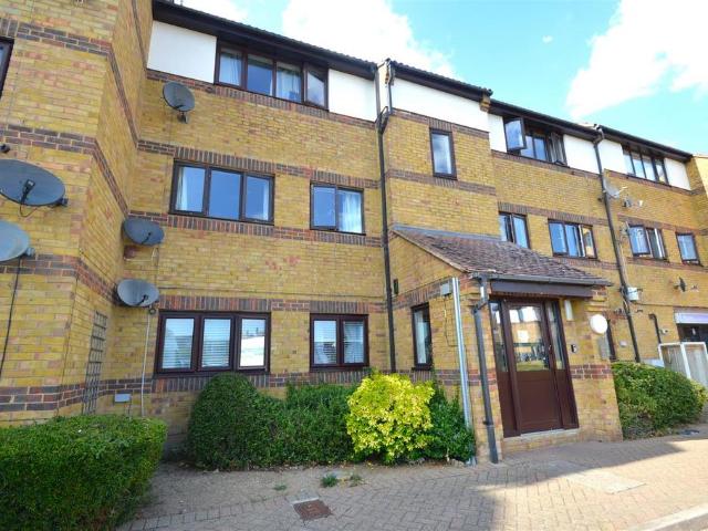 Flat for sale in Stroud Green, Barling