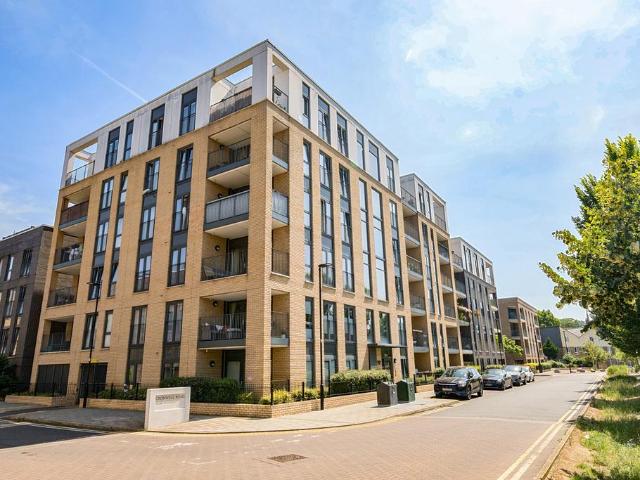 Flat for sale in Oval, Greater London