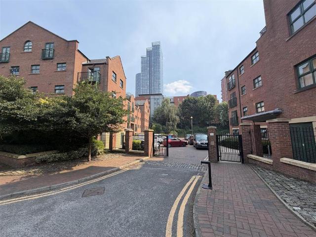 Flat for sale in City Centre, Georgia