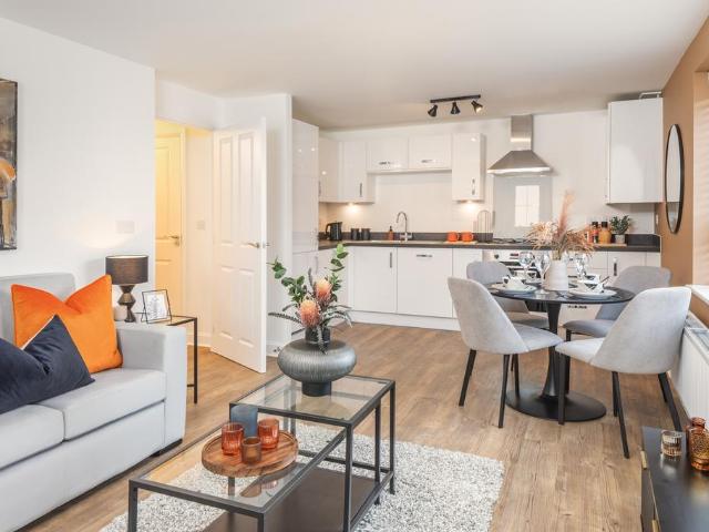 Flat for sale in North Wroughton, Swindon