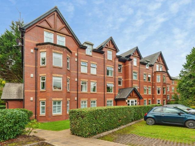 Flat for sale in Mossley Hill, Liverpool