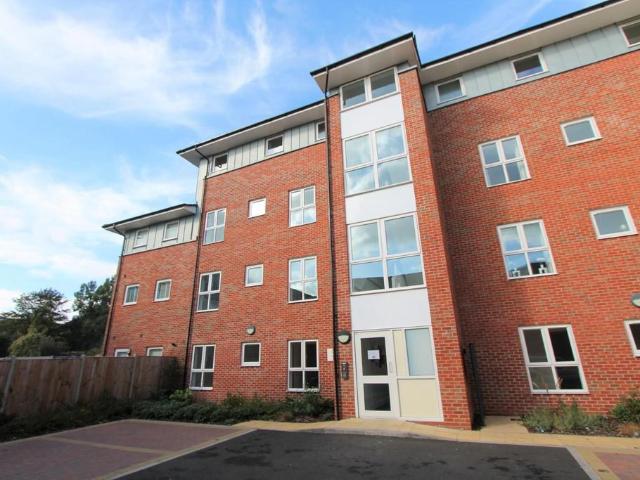 Flat for sale in Emscote, Green Close