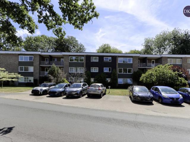 Flat for sale in Watford Rural, Batchworth