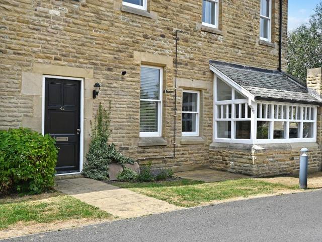 Flat for sale in Tranmere Park, West Yorkshire