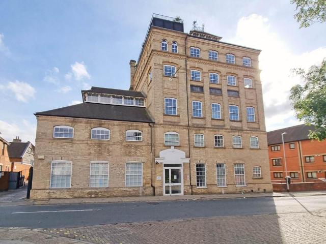 Flat for sale in Key Street, Suffolk