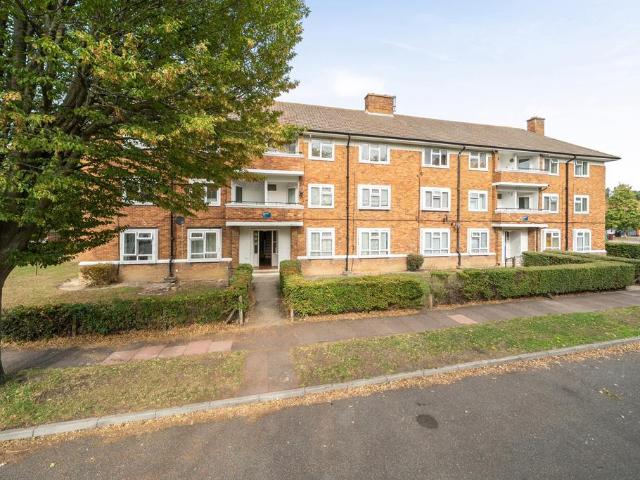 Flat for sale in Blackbrook, Greater London