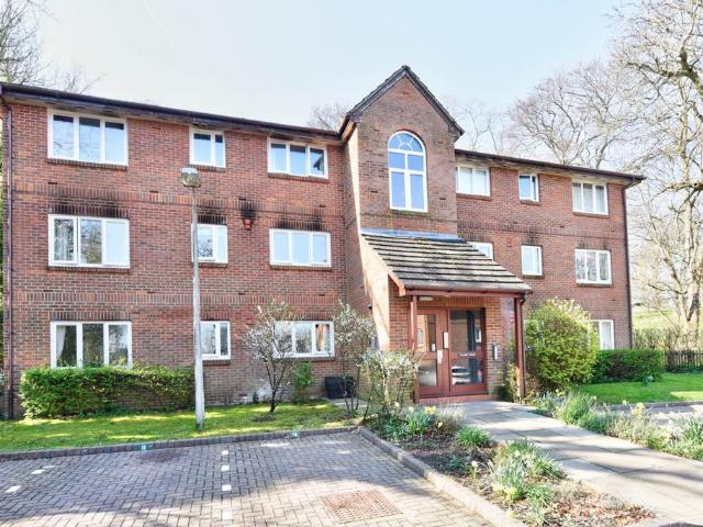 Flat for sale in Henley-on-Thames, Berrick Salome