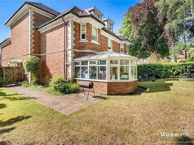 Flat for sale in Sunningdale