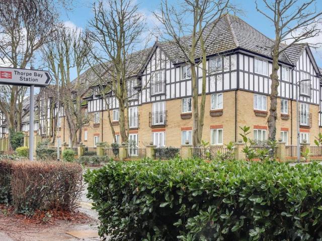 Flat for sale in North Shoebury, Alton Barnes