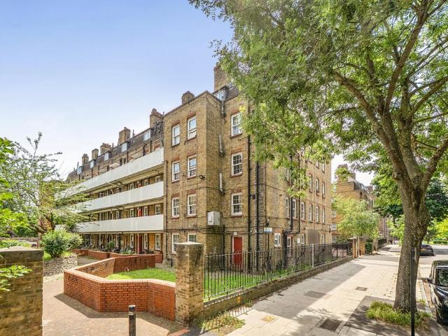 Flat for sale in Elephant and Castle, Greater London