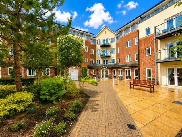 Flat for sale in Heaton Moor, Greater Manchester