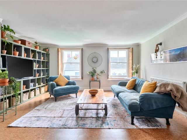 Flat for sale in Monmouth, Wales