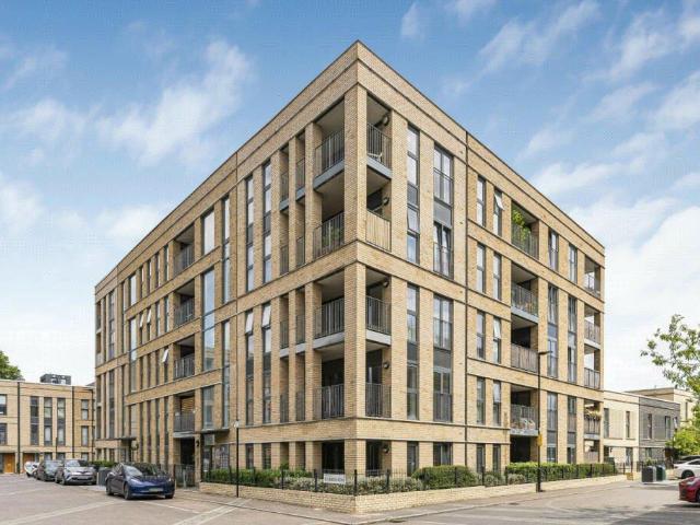Flat for sale in Loughborough Junction, Greater London