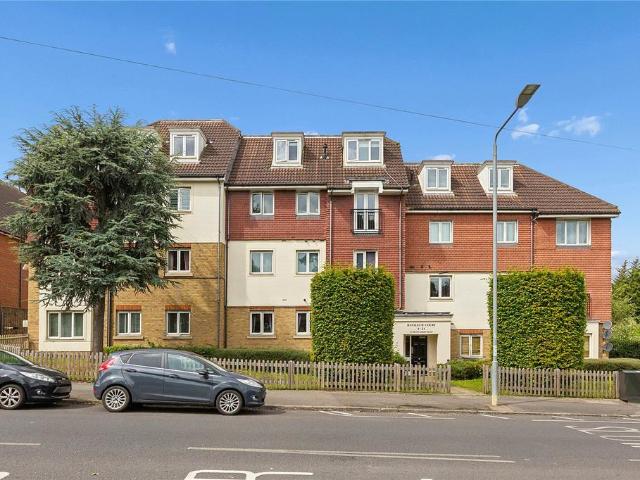 Flat for sale in Hornchurch, Greater London