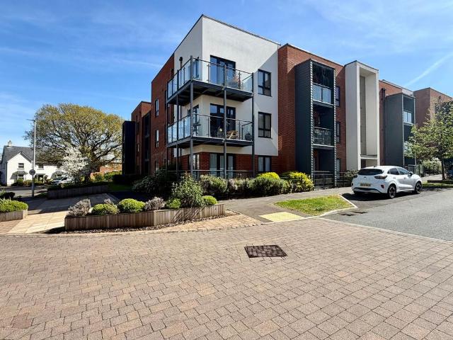 Flat for sale in Little Common, Heathlands