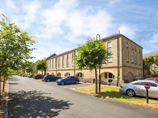 Flat for sale in Heath, Savile Park