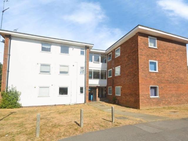 Flat for sale in Earley