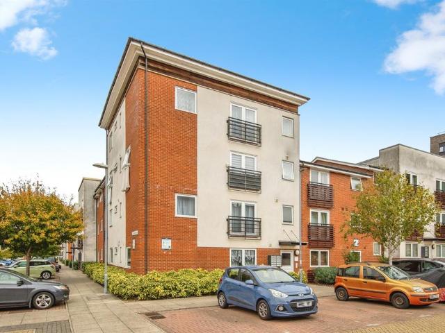 Flat for sale in Key Street, Suffolk
