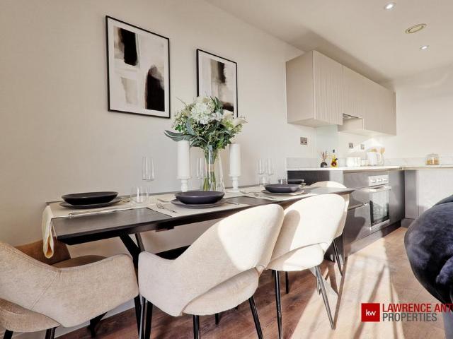 Flat for sale in Alton Barnes, Essex