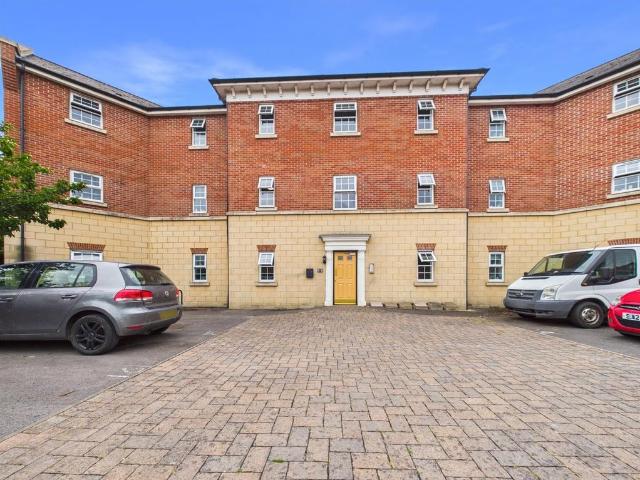 Flat for sale in Gloucester, Gloucestershire
