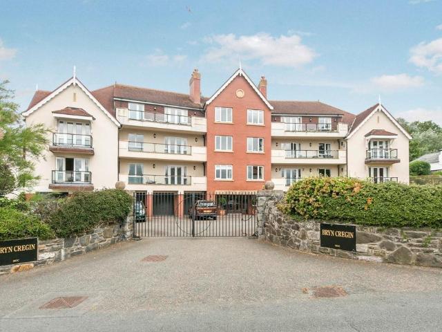 Flat for sale in Conwy, Wales