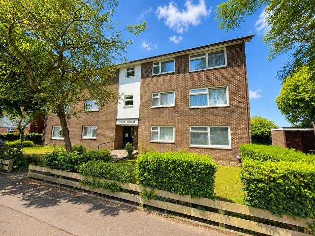 Flat for sale in Bowerham, Bare