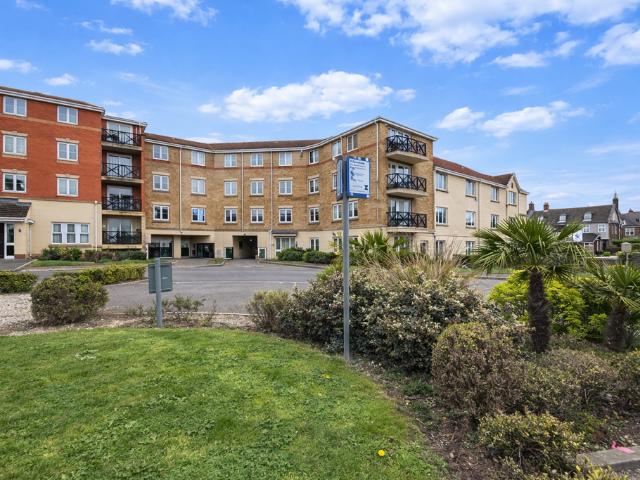 Flat for sale in Kursaal Estate, Alton Barnes