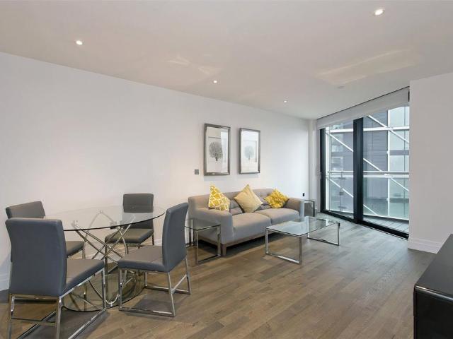 Flat for sale in Nine Elms, Greater London