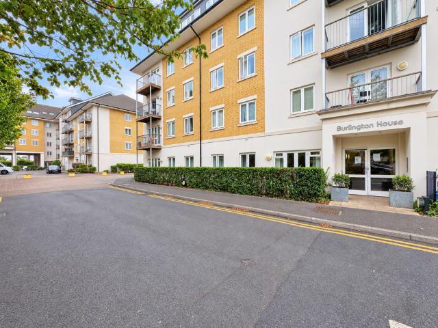 Flat for sale in Parkwest Apartments, Greater London
