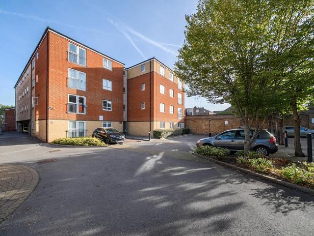 Flat for sale in London Borough of Bexley, Greater London