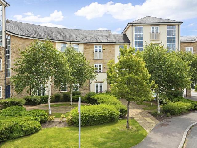 Flat for sale in Tranmere Park, West Yorkshire