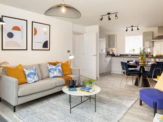 Flat for sale in North Wroughton, Swindon