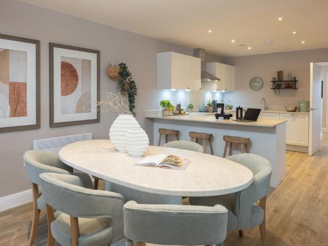 Flat for sale in Weeke, Harestock
