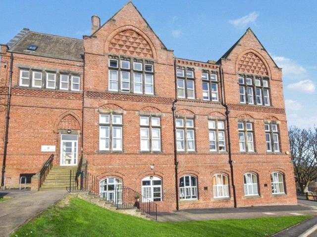 Flat for sale in Wortley, West Yorkshire