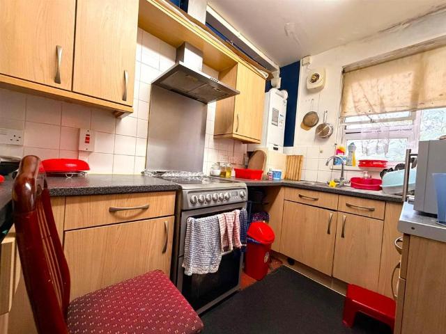 Flat for sale in Ocean Estate, Mile End