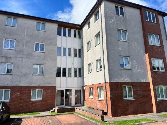 Flat for sale in Irvine, Scotland
