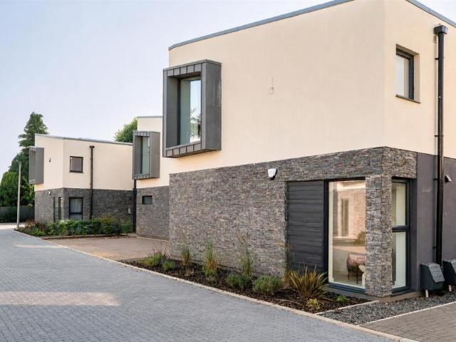 Flat for sale in Crieff, Scotland
