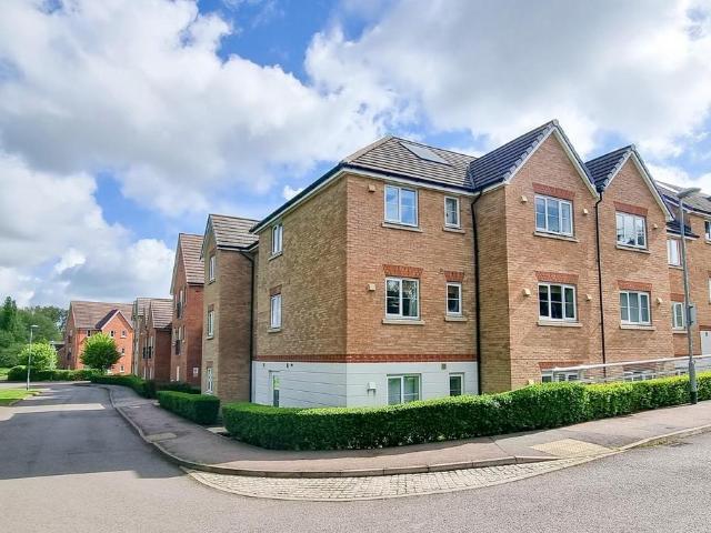 Flat for sale in Leighton-Linslade, Leighton Buzzard