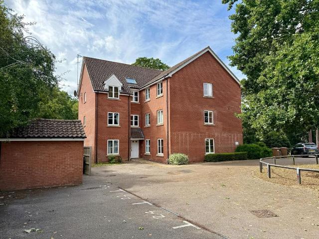 Flat for sale in Eastbridge, Suffolk