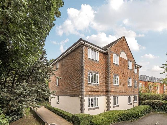 Flat for sale in London Borough of Ealing, Perivale