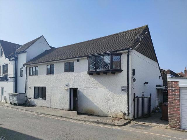 Flat for sale in Littlecote, West Sussex